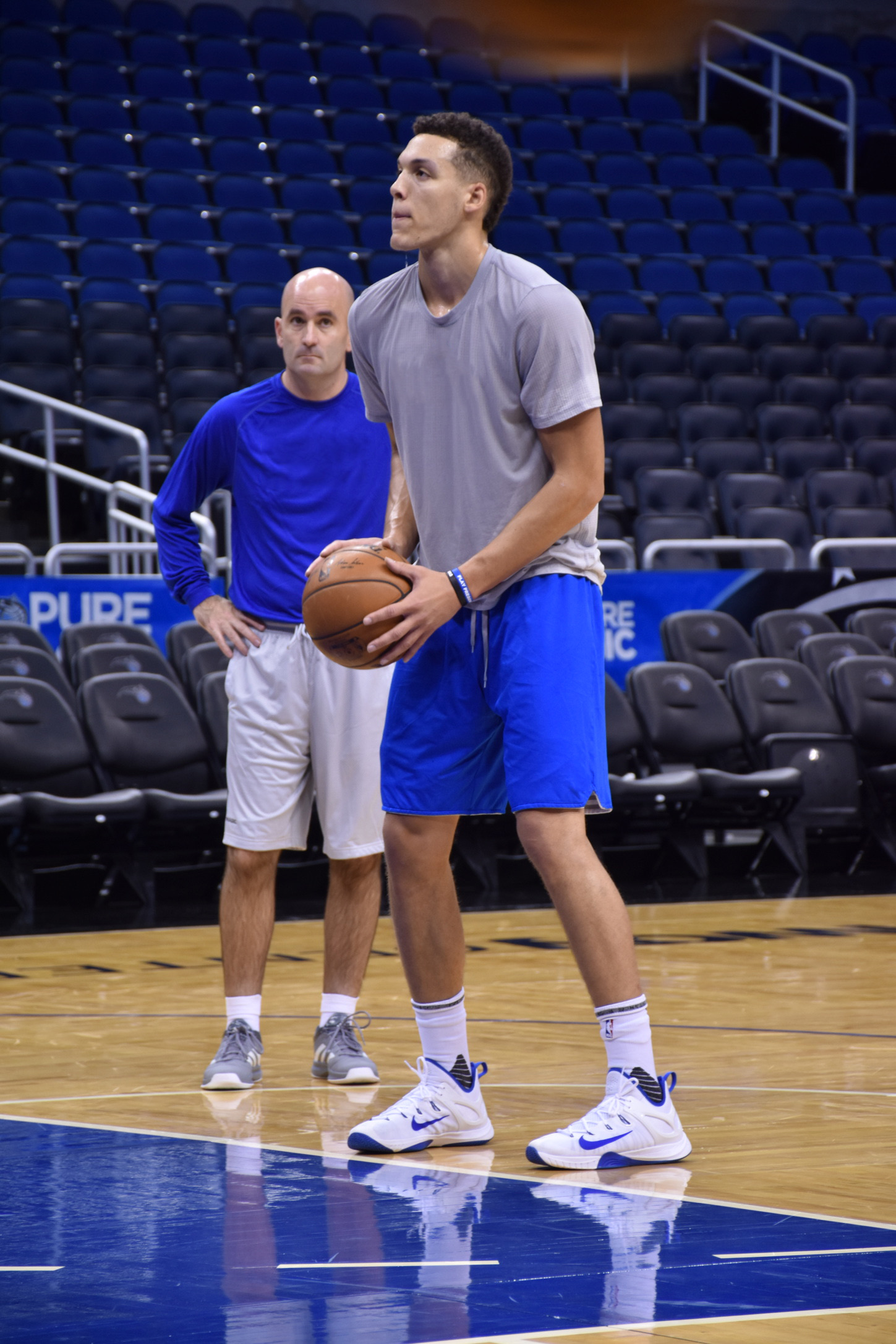Aaron Gordon in his shooting set position as Coach Dave Love watches