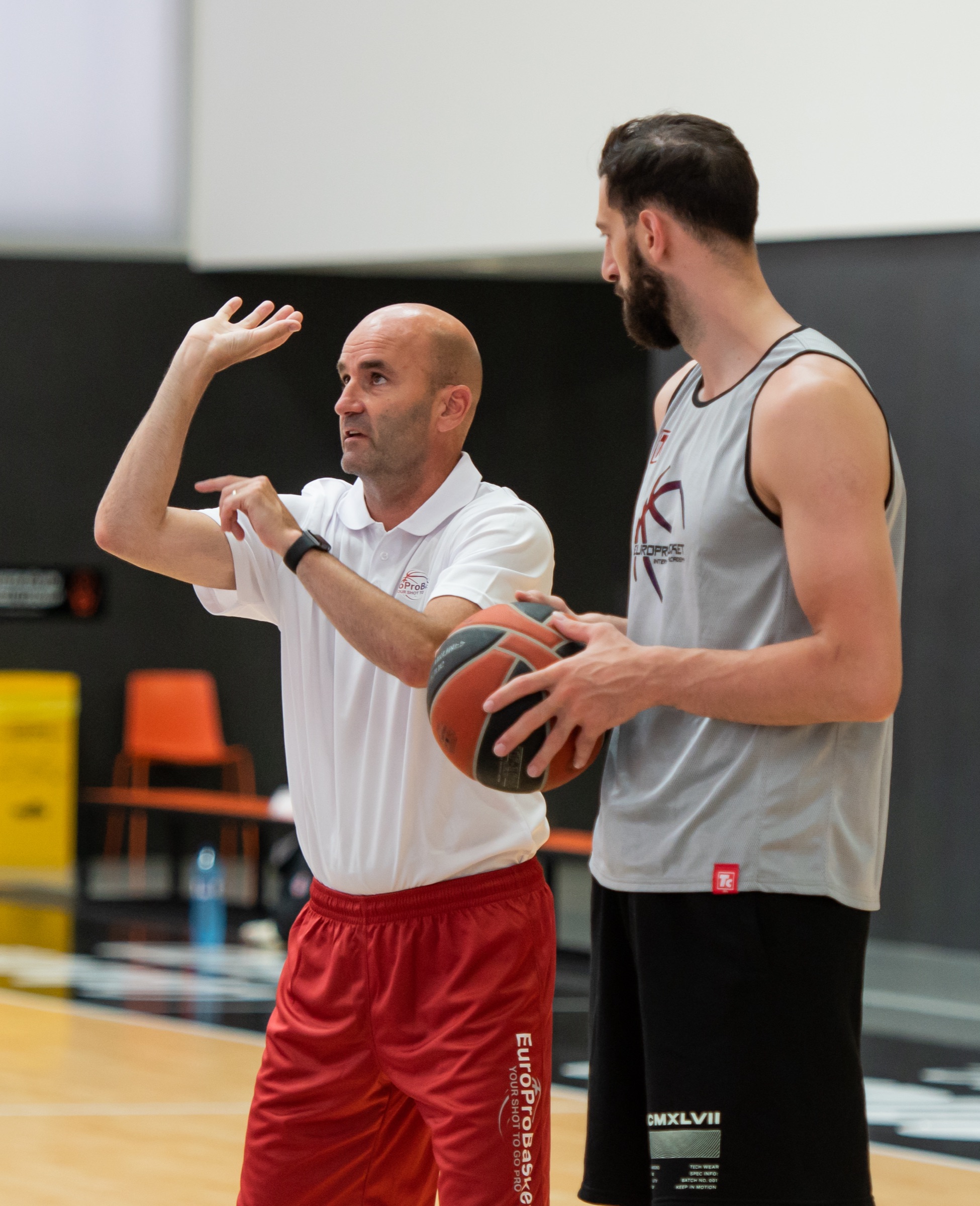 Coach Dave Love coaching a player's set point